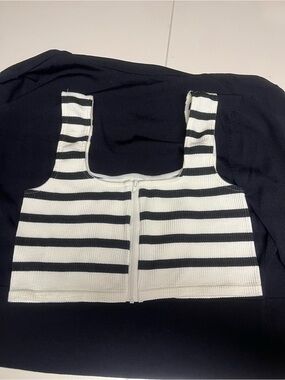 New Poof New York Women’s m/l Striped Black & White Zip Front Cropped Tank